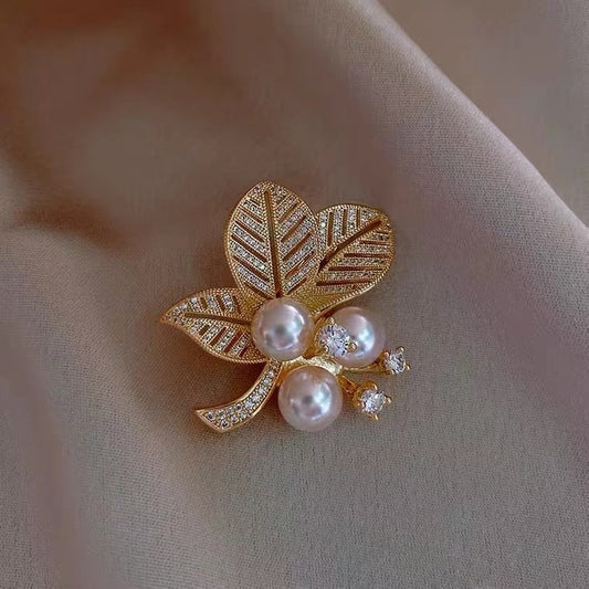 Pearl Hollow apricot Brooch