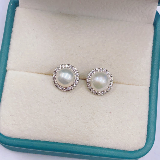 Elegant Stud Pearl Earrings – 5-6mm Pearls with Gold & Silver Accents