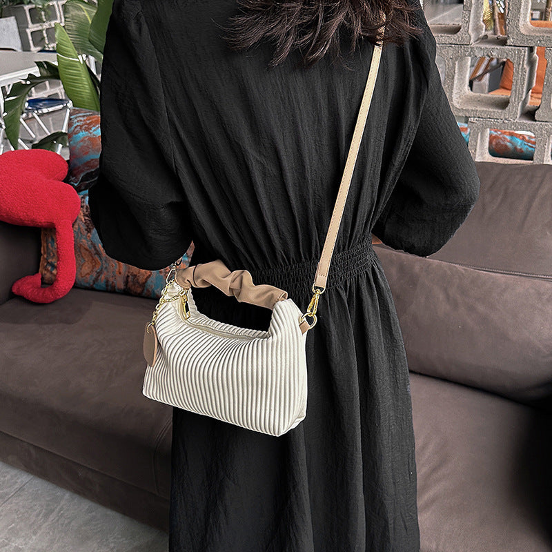 Retro Pleated Crossbody Bag – Soft & Stylish in Classic Colors