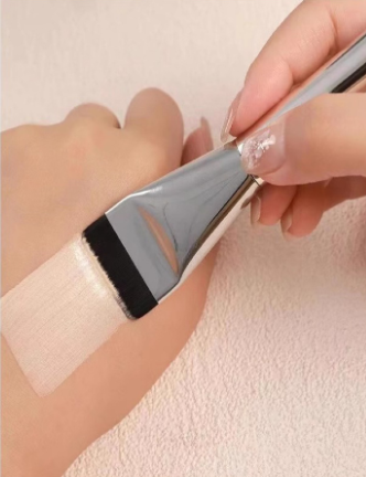 Ultra-Thin One-Line Foundation Brush – Seamless, Flawless Application!